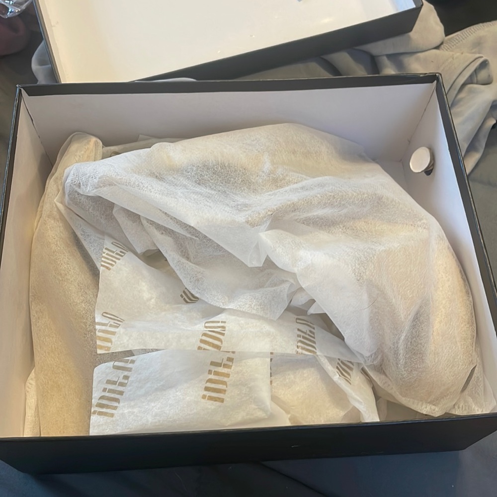 IDFIFU never worn heels